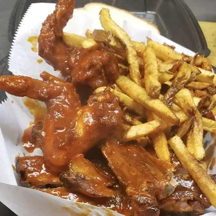 food, chicken wings and fried chicken