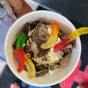 Kid&apos;s dirty worm