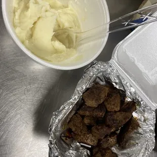 beef tips / mashed potatoes