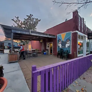 the outside of the restaurant