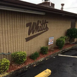 the outside of the restaurant