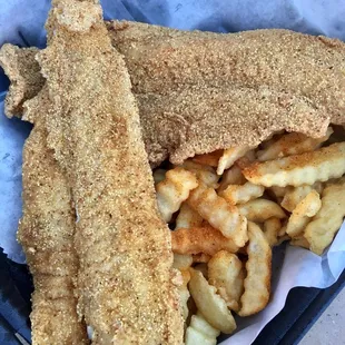 The Fat Baby plate (Fish) with fries