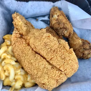 The Whitty Plate (Chicken Wings and Fish) with macaroni and cheese