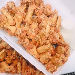 food, chicken wings and fried chicken