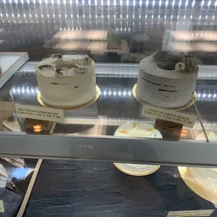 black sesame w/ roasted soy, green tea w/ black sesame