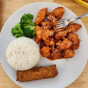 Sesame chicken lunch special with chicken egg roll
