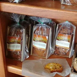 Sample of pumpkin bread loaf and varieties of pumpkin loaves for sale (plain, chocolate chip- and pecan-chocolate chip pumpkin)?€