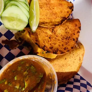 Especiale birria tacos