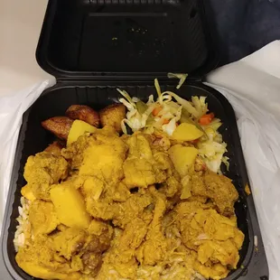 Curry chicken with rice, veg &amp; plaintains