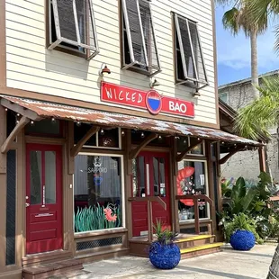 Let&apos;s go in for #HappyHourヽ(*‿*)ノ after a great work day @ Wicked Bao-Fernandina Beach.