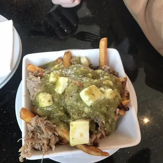 Chile Verde Poutine