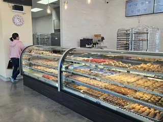 Dee’s Donuts & Pastry