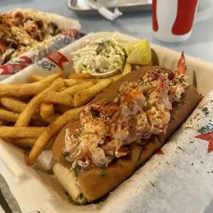 Roll with coleslaw/fries  (2/5)