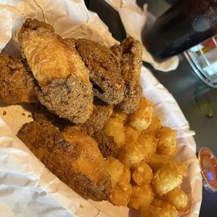 extra Hot wings with tots