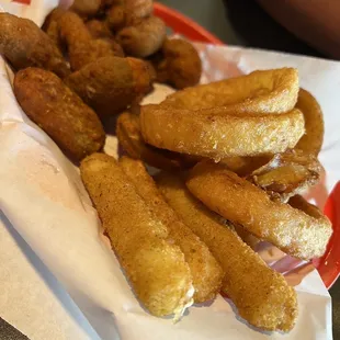 sampler- everything is good. Onion Rings was my favorite.
