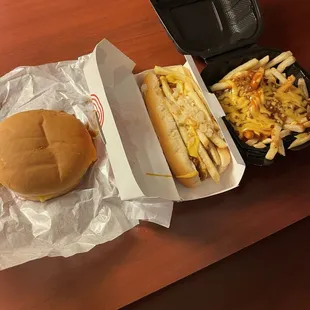Chili Cheeseburger, Junkyard Dog &amp; Classic Chili Cheese Fries