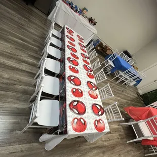 The kid&apos;s table