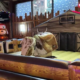 Mechanical bull