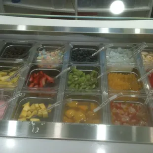 Lots of fruit and jelly toppings