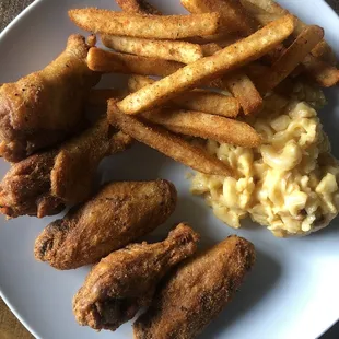 10 Piece Wings (California Cajun), Mac and Cheese, Garlic Fries
