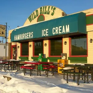 the outside of the restaurant