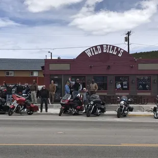 12 bikes/15 bikers with happy bellies full with the best burgers in Leadville!