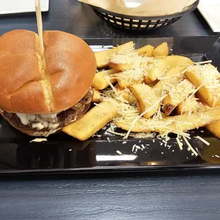 Mushroom Burger / upcharge side Wild buttery potato fries