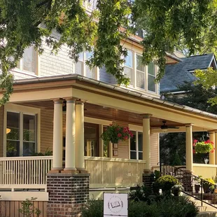 40 East Madison Street Franklin, IN 46131 Monday - Saturday 10-6pm; Sunday 12-4pm