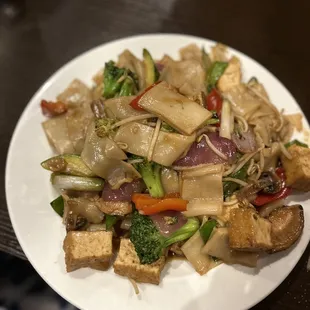 Chow fun noodles with tofu