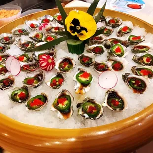 Super fresh oysters.Ship from Tsukiji Market, Japan
