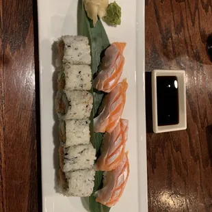 Spicy salmon with avocado. Salmon belly sushi.