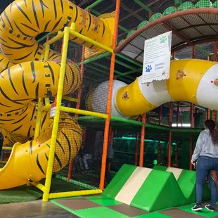 Great playground for kids at all ages. Just notice, this place add a new Monkey maze. I hope Oro Valley will have a playground like this.