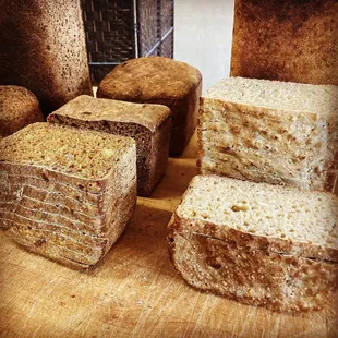 Made with local and organic ingredients, all our sourdough breads enjoy long fermentation (24H or more).