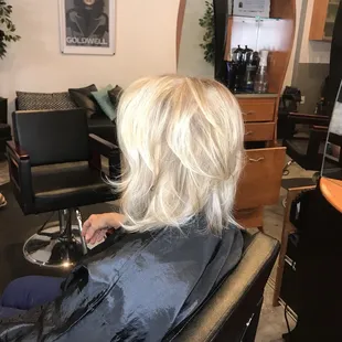 Blonde hair makeover and healthy thanks to Olaplex