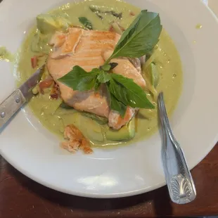 Salmon Avocado Curry with Lemongrass