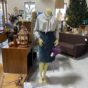 Mannequin with and without heads.