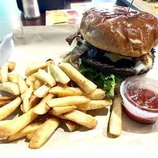 Classic cheeseburger.