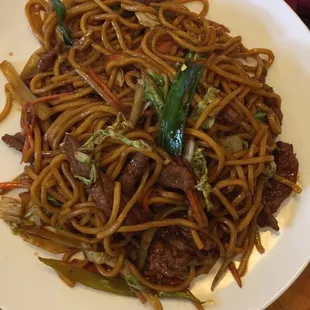 Beef Lomein. It's alright. Not bad but not the greatest either. Needs more flavor.