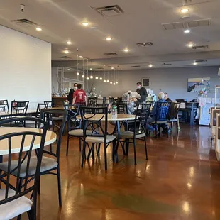 the inside of a restaurant with tables and chairs