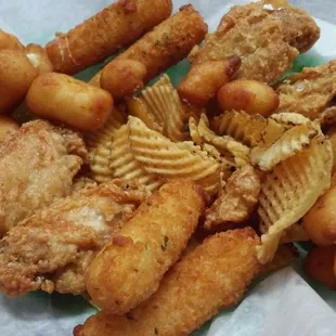 Here is our sampler platter called the &apos;Cat Scratch basket&quot;