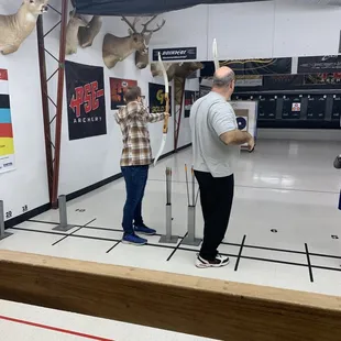 The archery range building is clean and organized so 10 people can shoot at a time. Each person (rentals) has 5 arrows.
