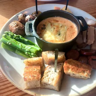 Face Rock Cheddar Fondue