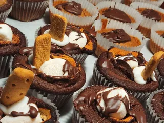 Arty's Sweet Talk Cupcakes