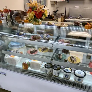Dessert case