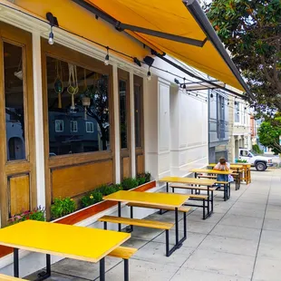 Sidewalk seating available along Union St and Buchanan St.
