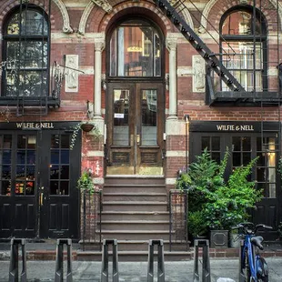 Wilfie &amp; Nell exterior