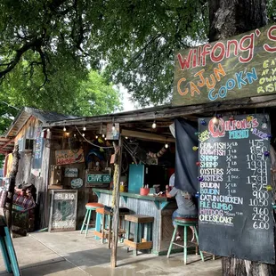 the outside of the restaurant