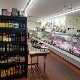 We are not closed, have not been closed,  in fact will turn 100 years old in 2019.  Picture posted earlier was of a different market.