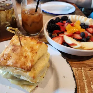 sausage  white cheddar  egg