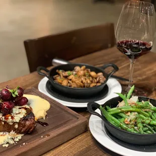 Filet mignon with a side I green beans and a side of mushrooms